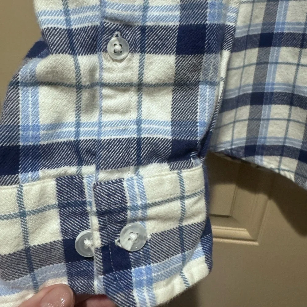 Good used condition flannel button up. Sz l